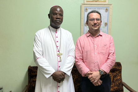 Alumni meeting between Bishop Gonsallo and Clément Bedouet