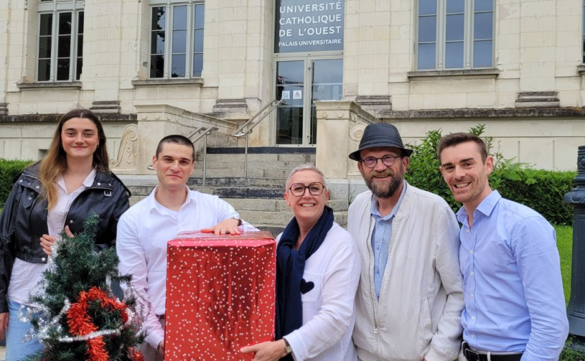 De gauche à droite : Alix Pujol, Tristan Gorniak, Anne-Sophie Arraitz, Gwenaël Le Yondre et Benjamin Izarn